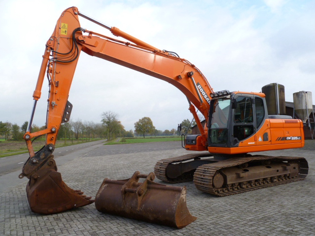 Doosan DX225LC