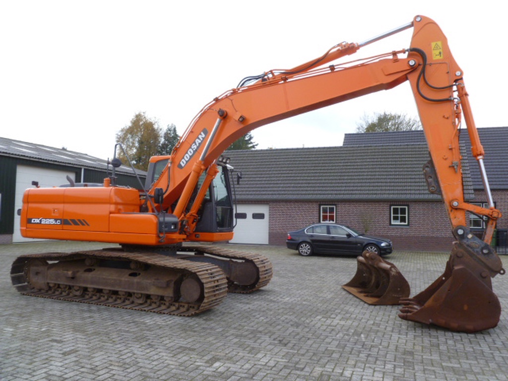Doosan DX225LC