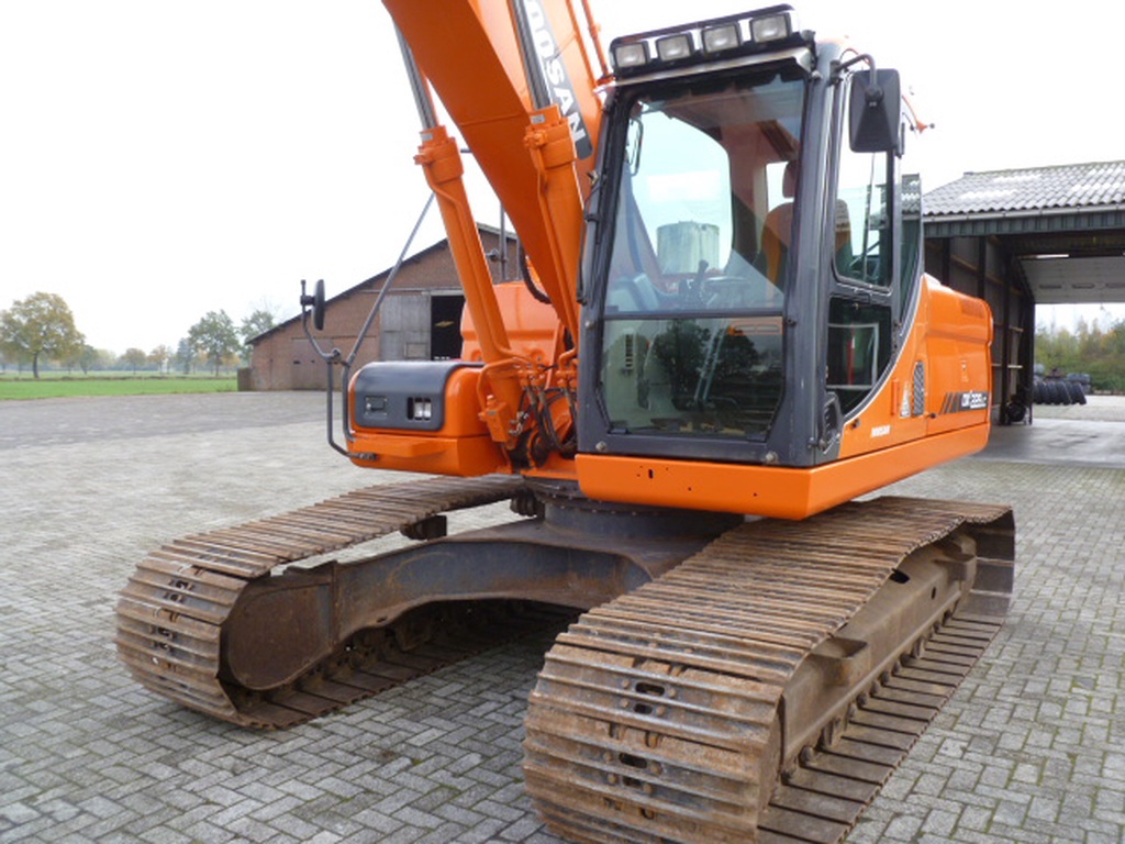 Doosan DX225LC
