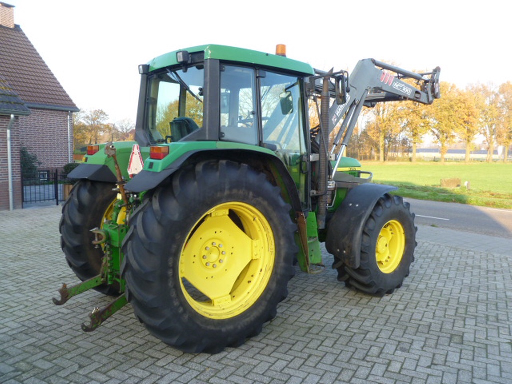 John Deere 6310