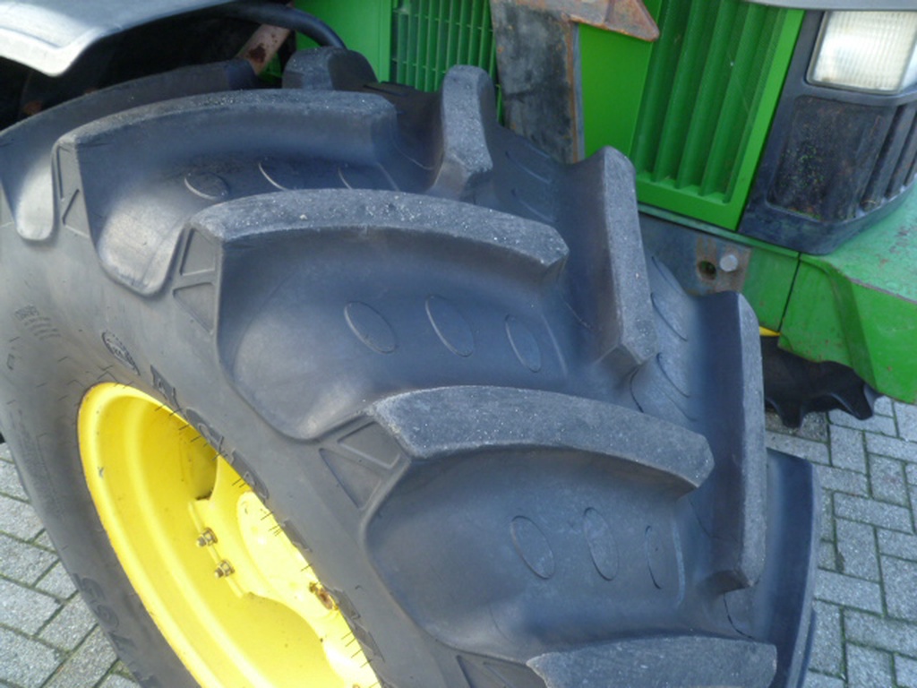 John Deere 6310