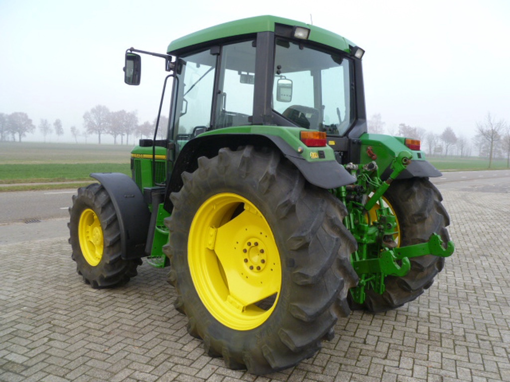 John Deere 6400