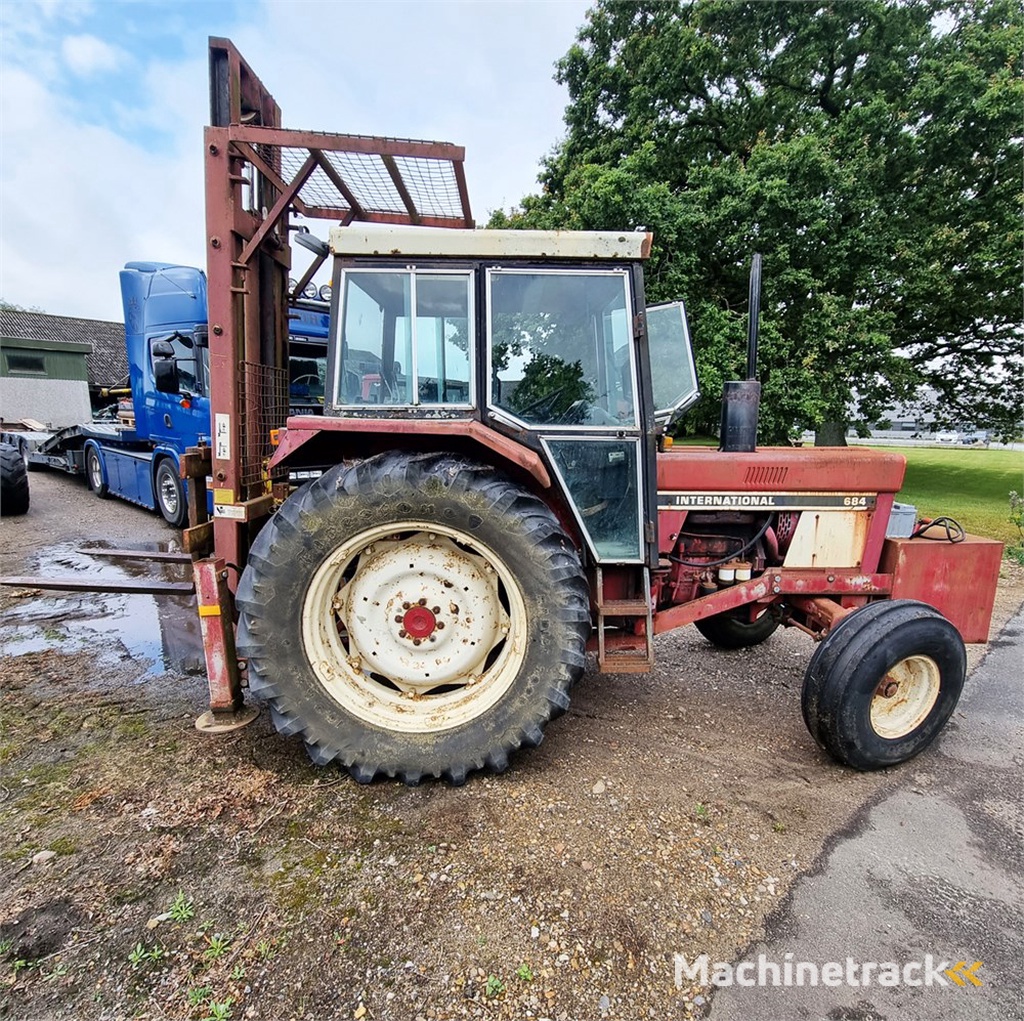 International IH 684