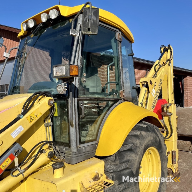 New Holland LB110-4