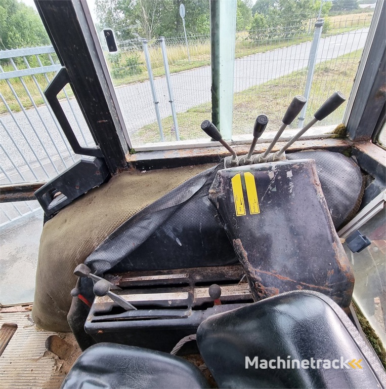 International IH 684