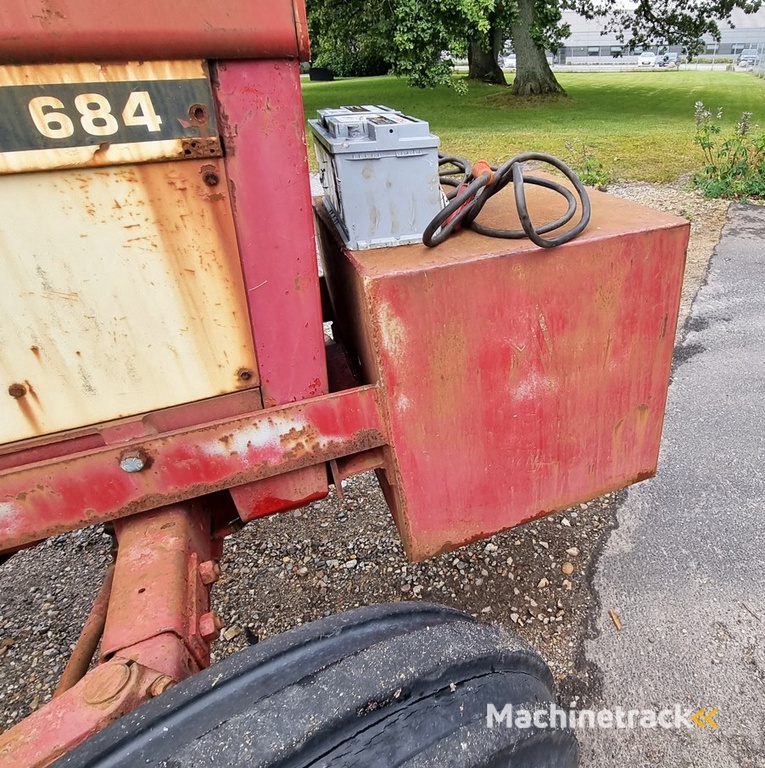 International IH 684
