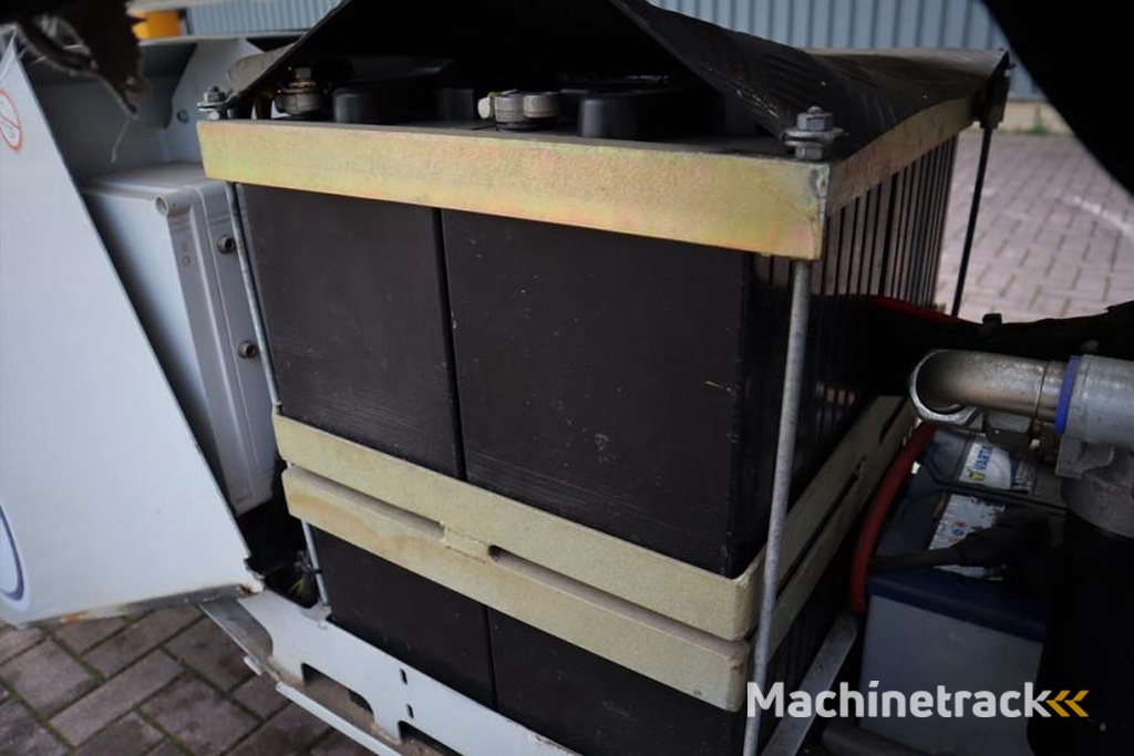 Falcon FS330Z As-Is, Bi-Energy, Diesel - Battery, 33m Wor