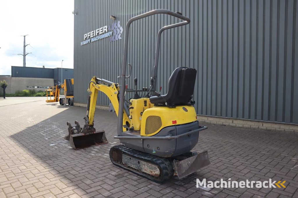 Wacker Neuson E08-01 Wacker Neuson mini excavator including 2 bu