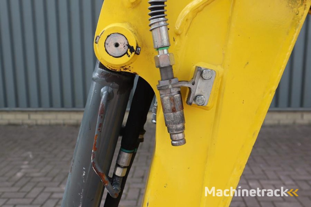 Wacker Neuson E08-01 Wacker Neuson mini excavator including 2 bu