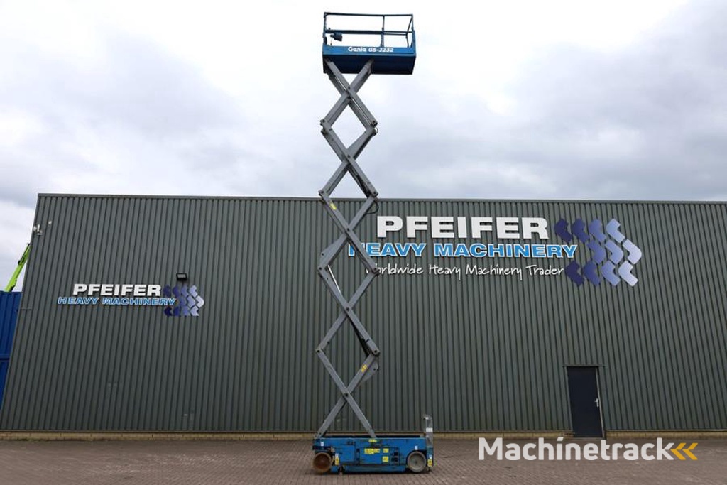 Genie GS3232 Hydraulic Outriggers, Electric, 11.75m Work