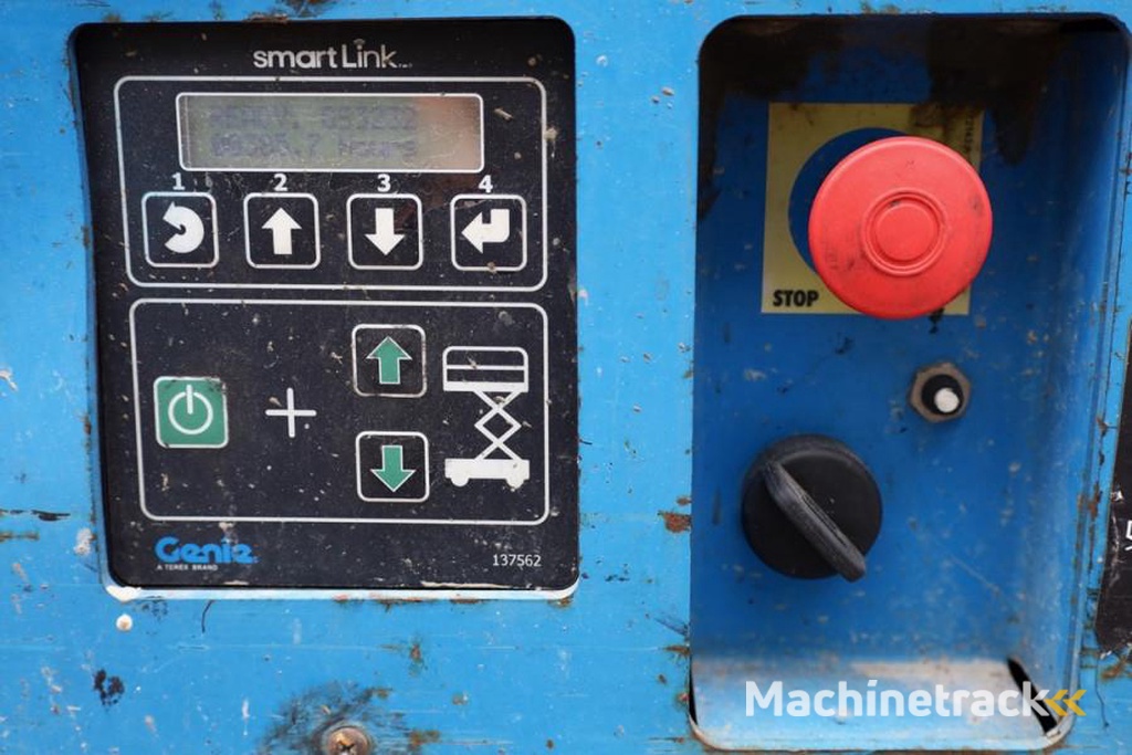 Genie GS3232 Hydraulic Outriggers, Electric, 11.75m Work