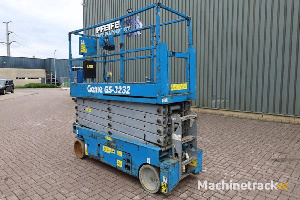 Genie GS3232 Hydraulic Outriggers, Electric, 11.75m Work