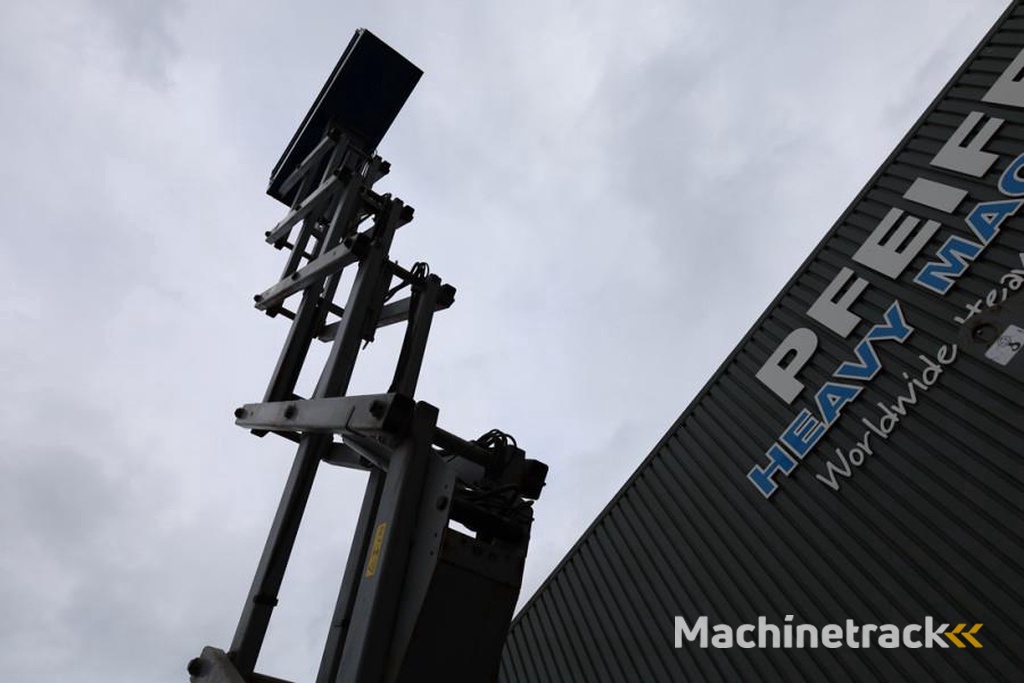 Genie GS3232 Hydraulic Outriggers, Electric, 11.75m Work