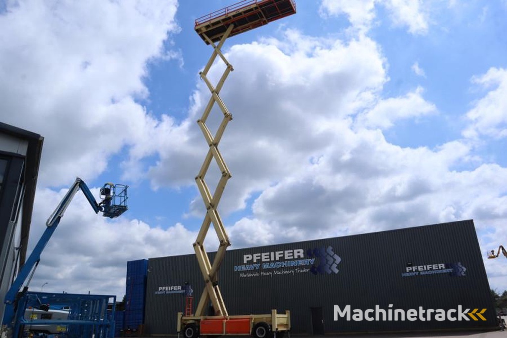 JLG SL320-30 Diesel, 4x4 Drive, 34m Working Height, 14