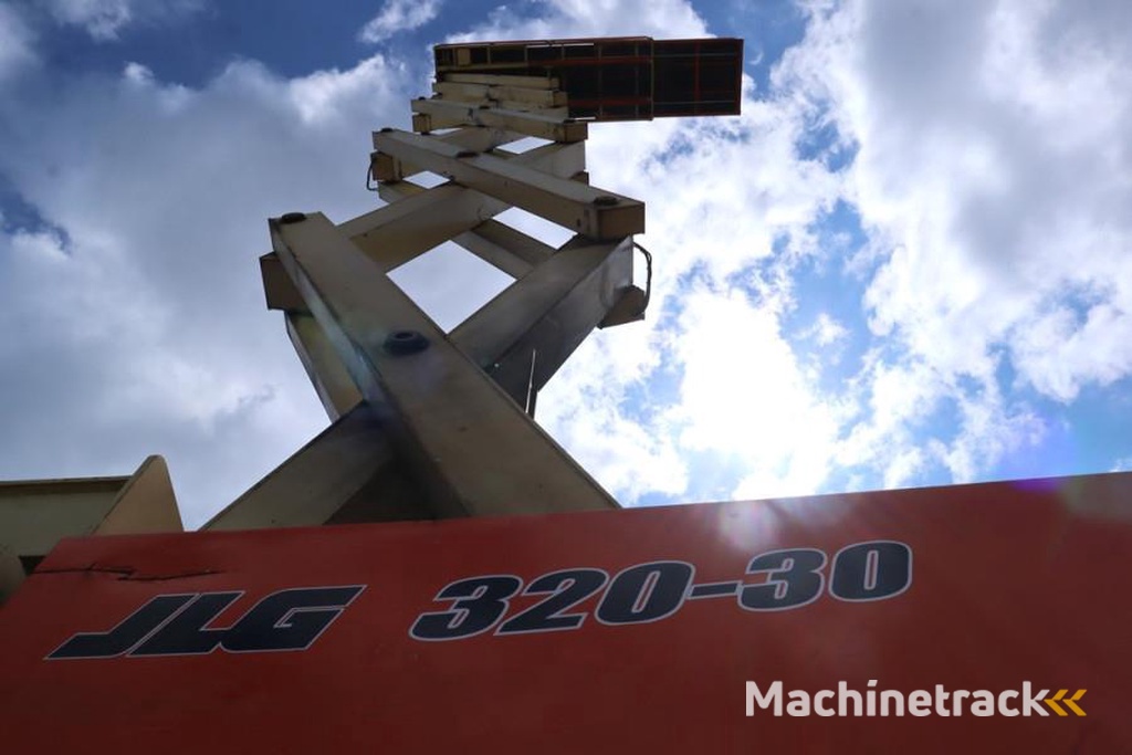 JLG SL320-30 Diesel, 4x4 Drive, 34m Working Height, 14