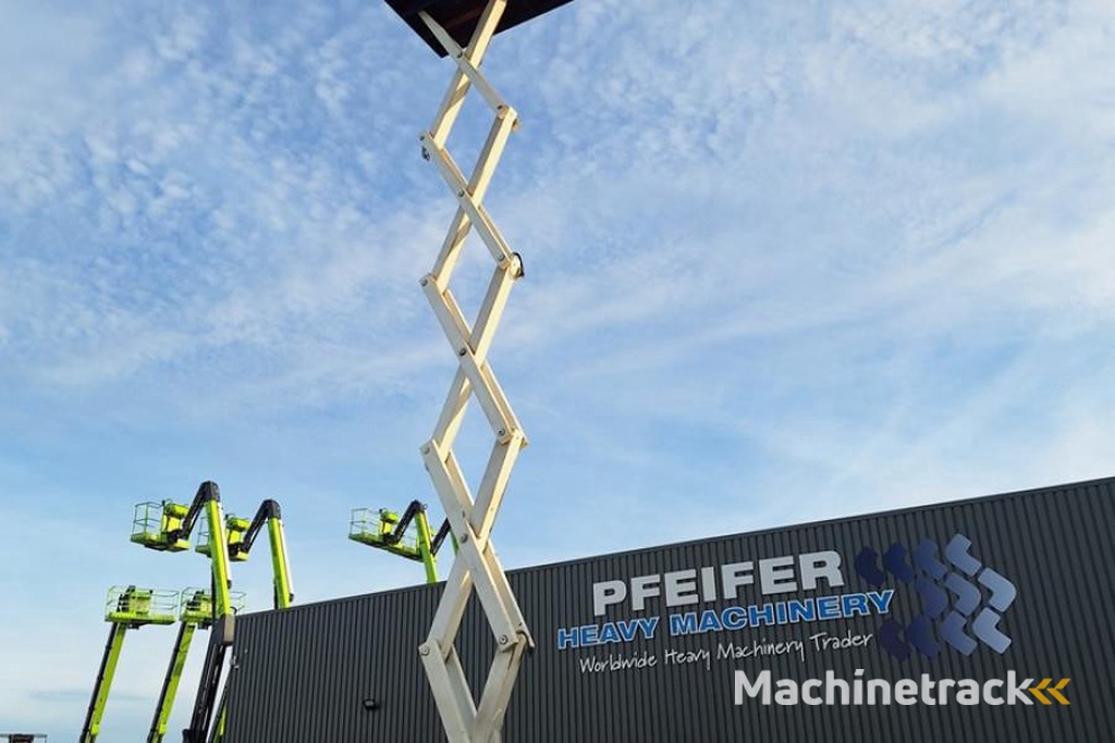 Liftlux SL205-25D4WDS/P Diesel, 4x4 Drive, Hydraulic Deck