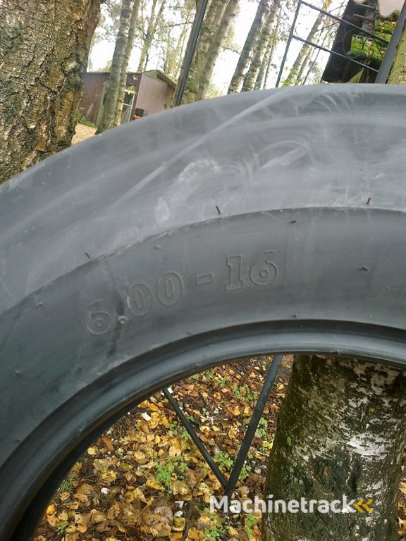 BKT tractorvoorbanden. 600x16    6PR     TF 9090  