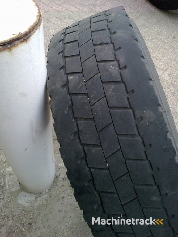 Semprit 315/70R22.5 gebruikte banden