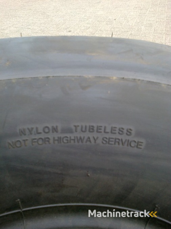 max tire 1000x16   3 rib. tubbles