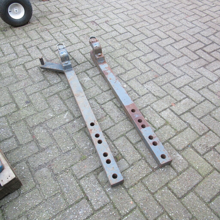 Ondertekhaak /  Treklat Massey Ferguson