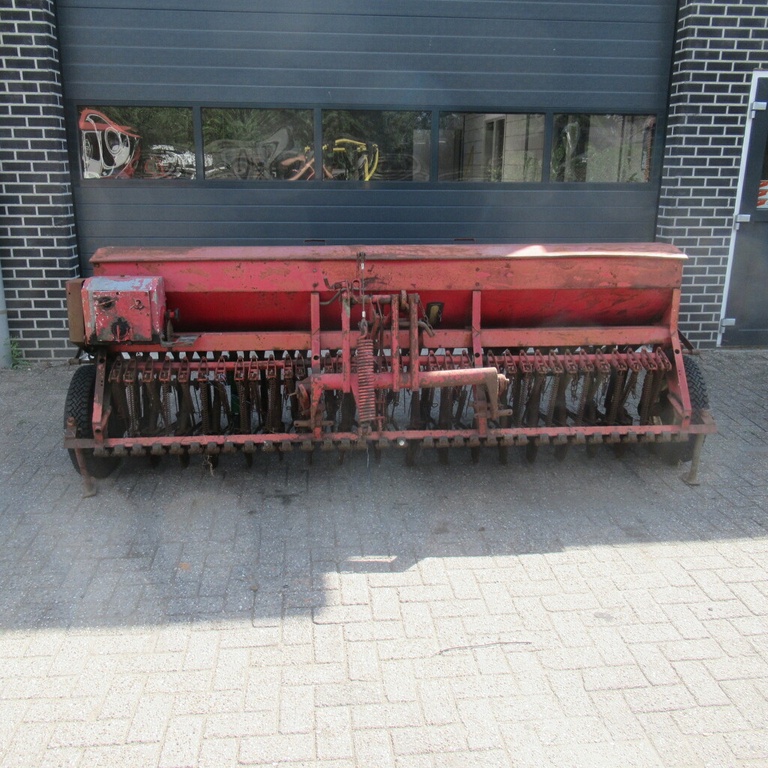 Saxonia A201 Zaaimachine 3 meter breed 32 pijpen