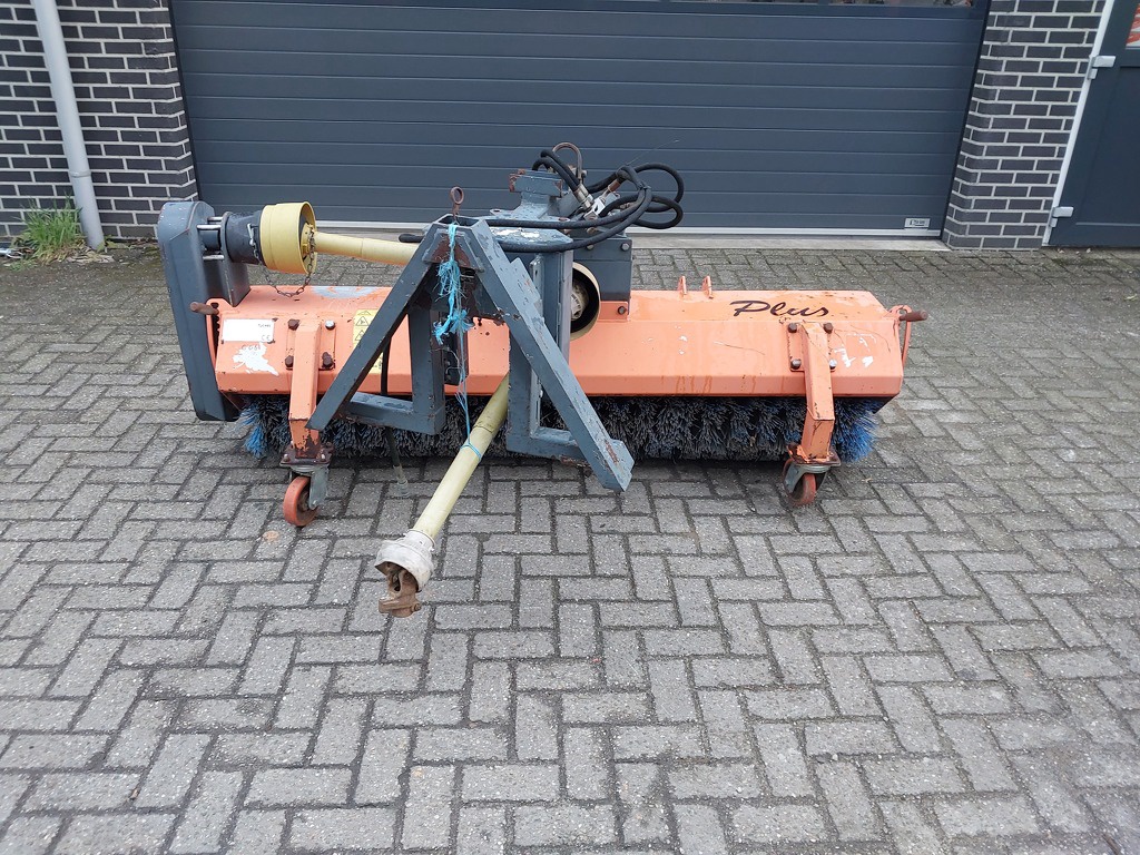 Tuchel  200 MD  Front Veegmachine / Rolbezem