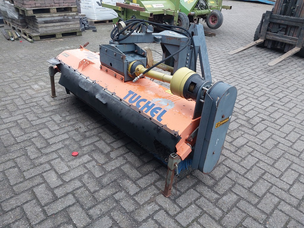 Tuchel  200 MD  Front Veegmachine / Rolbezem