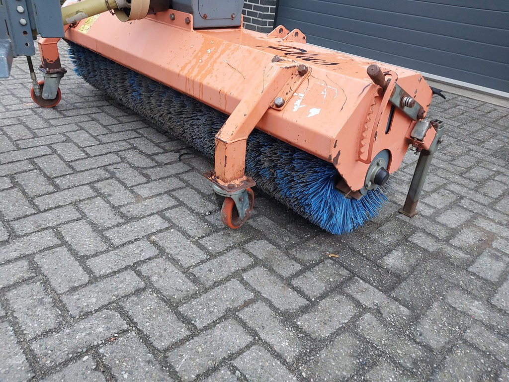 Tuchel  200 MD  Front Veegmachine / Rolbezem