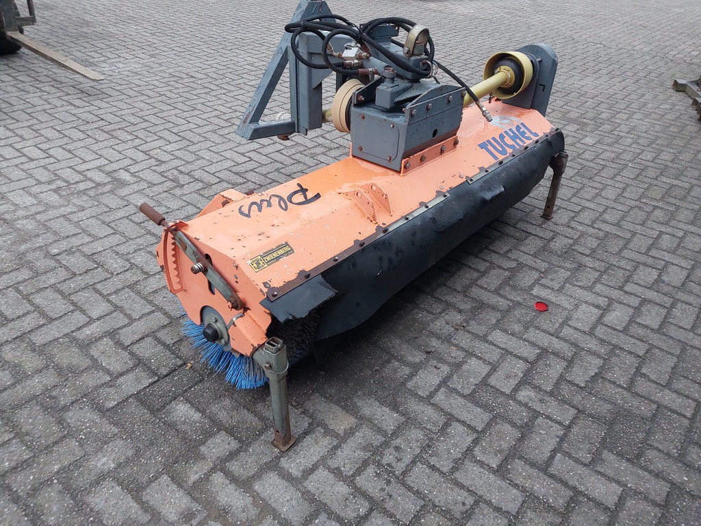 Tuchel  200 MD  Front Veegmachine / Rolbezem