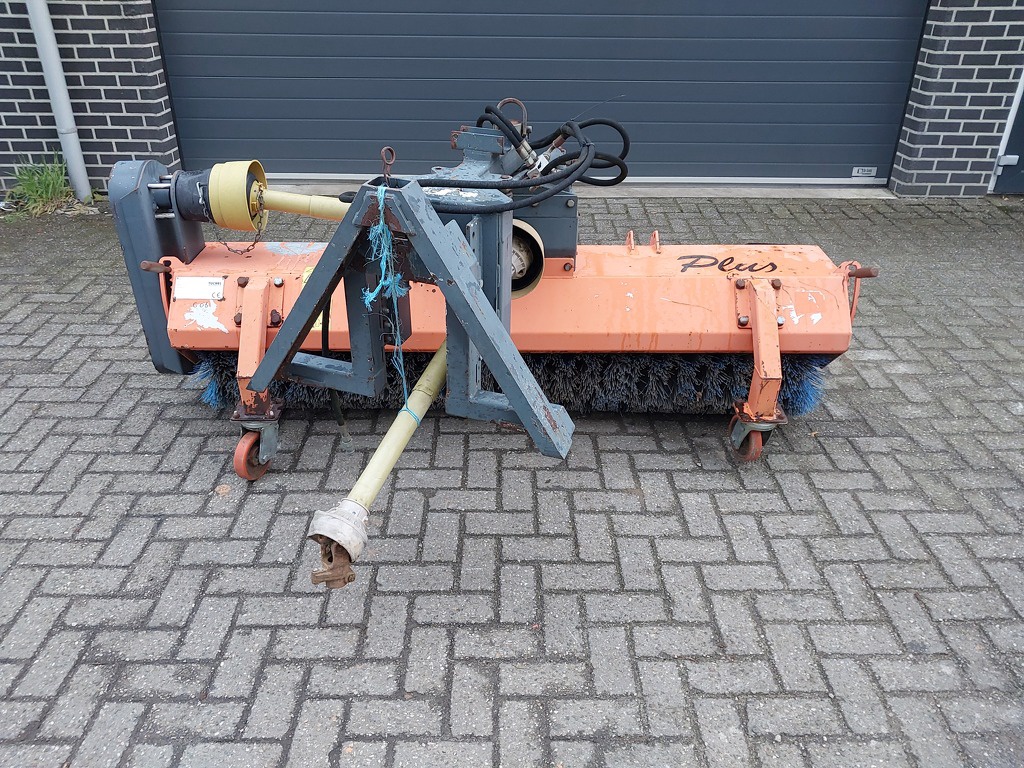 Tuchel  200 MD  Front Veegmachine / Rolbezem