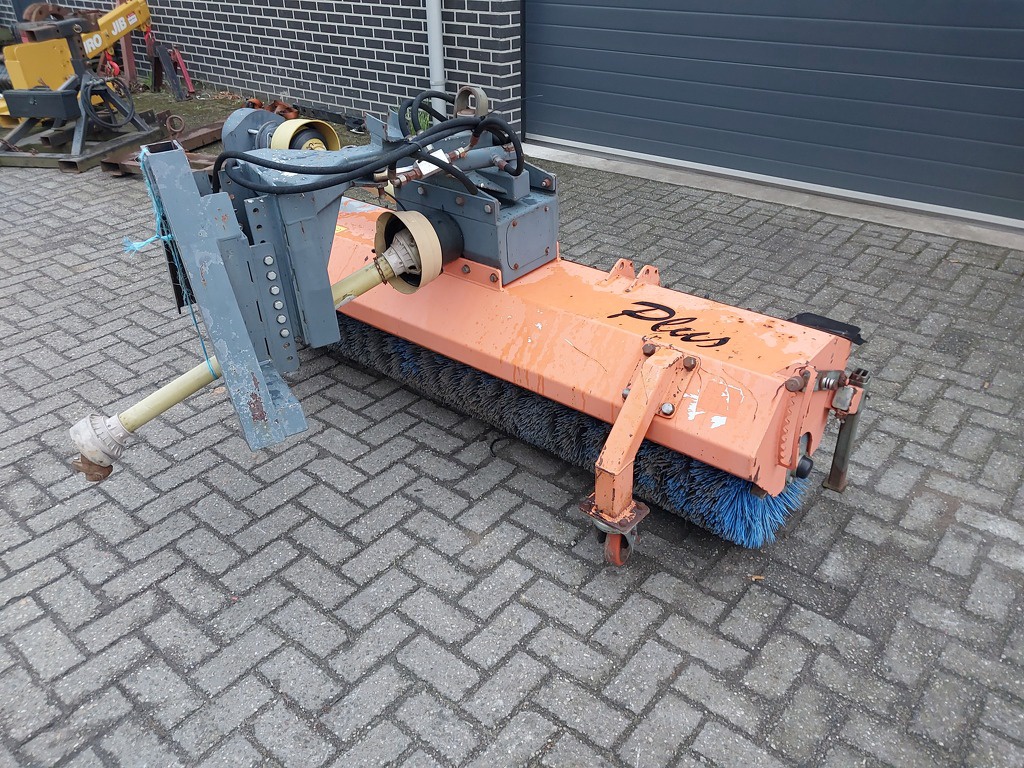 Tuchel  200 MD  Front Veegmachine / Rolbezem