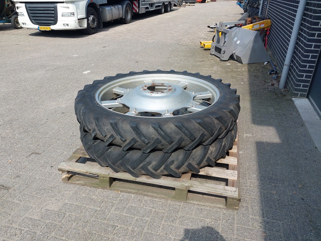 Set Cultuurwielen 9.5 R48 grote ZF Steek