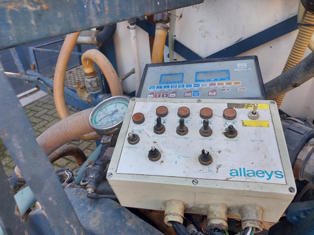 Allaeys Getrokken veldspuit 24 meter 2200 liter