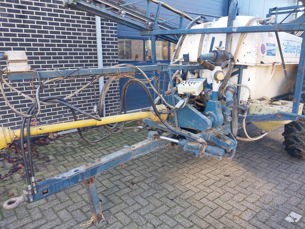 Allaeys Getrokken veldspuit 24 meter 2200 liter