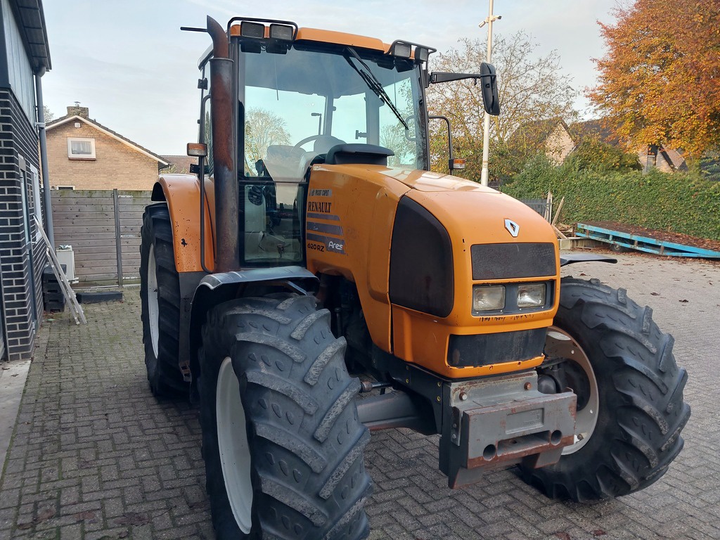 Renault Ares 620 RZ