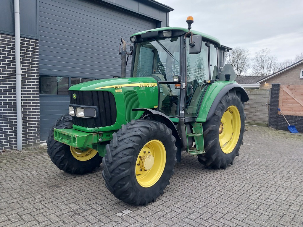 John Deere 6120