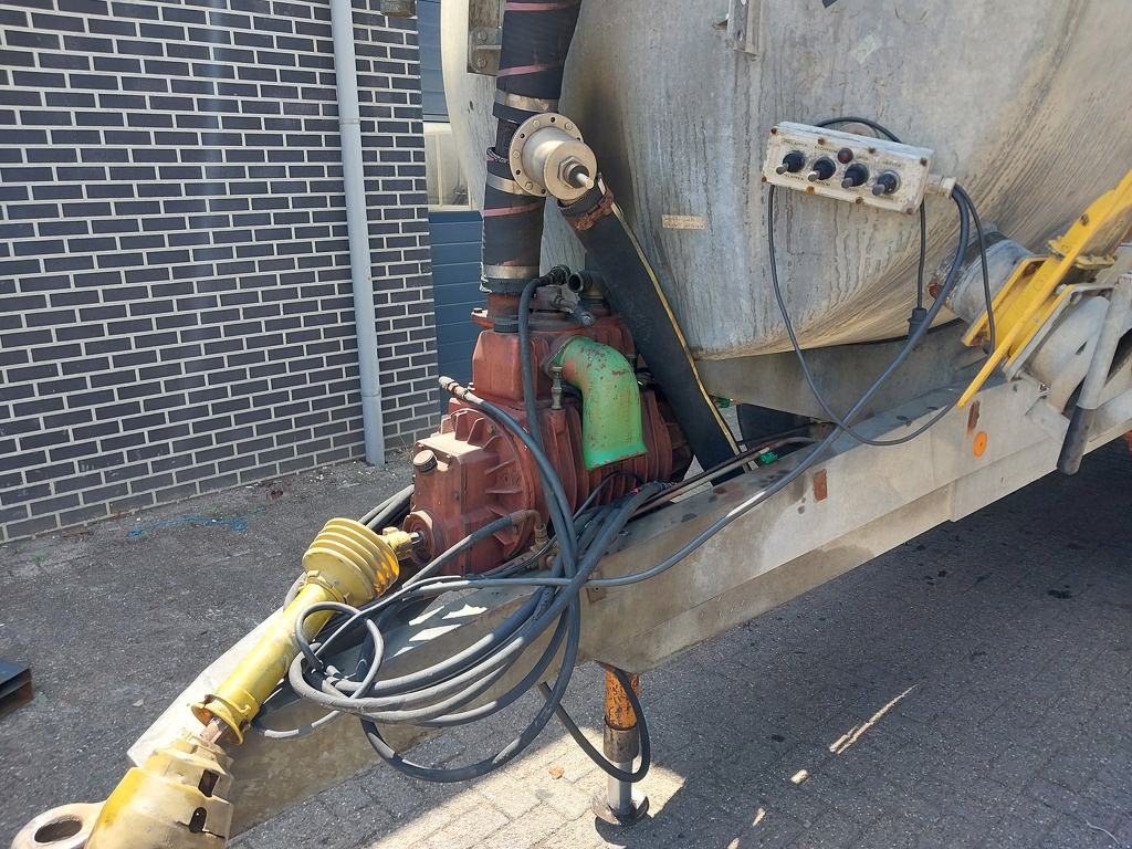 Jako Mesttank 10000 liter met Bouwlandinjecteur