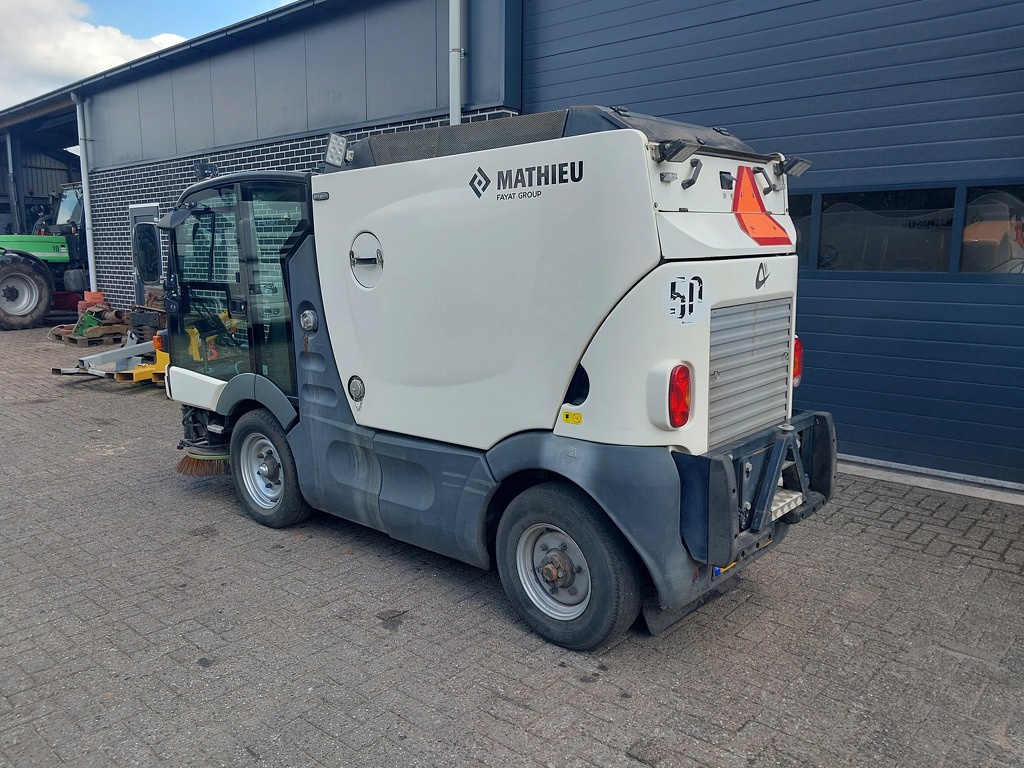 Mathieu  Azura Flex  MC 200 Veegmachine