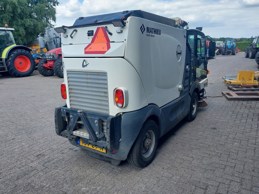 Mathieu  Azura Flex  MC 200 Veegmachine