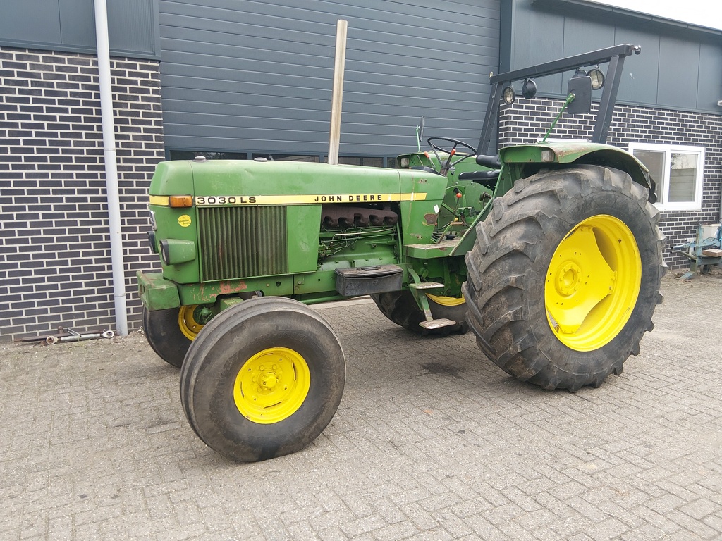 John Deere 3030