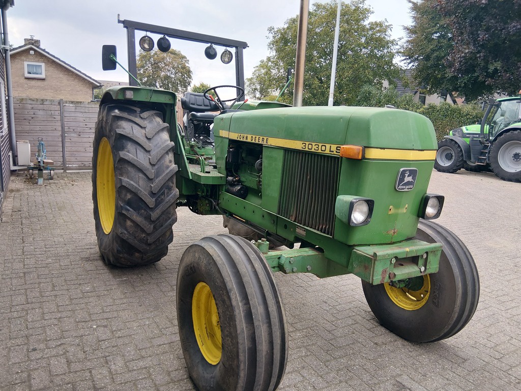 John Deere 3030