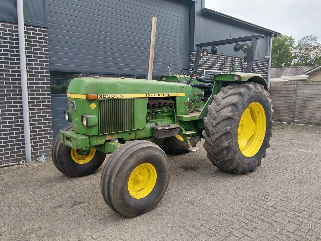 John Deere 3030