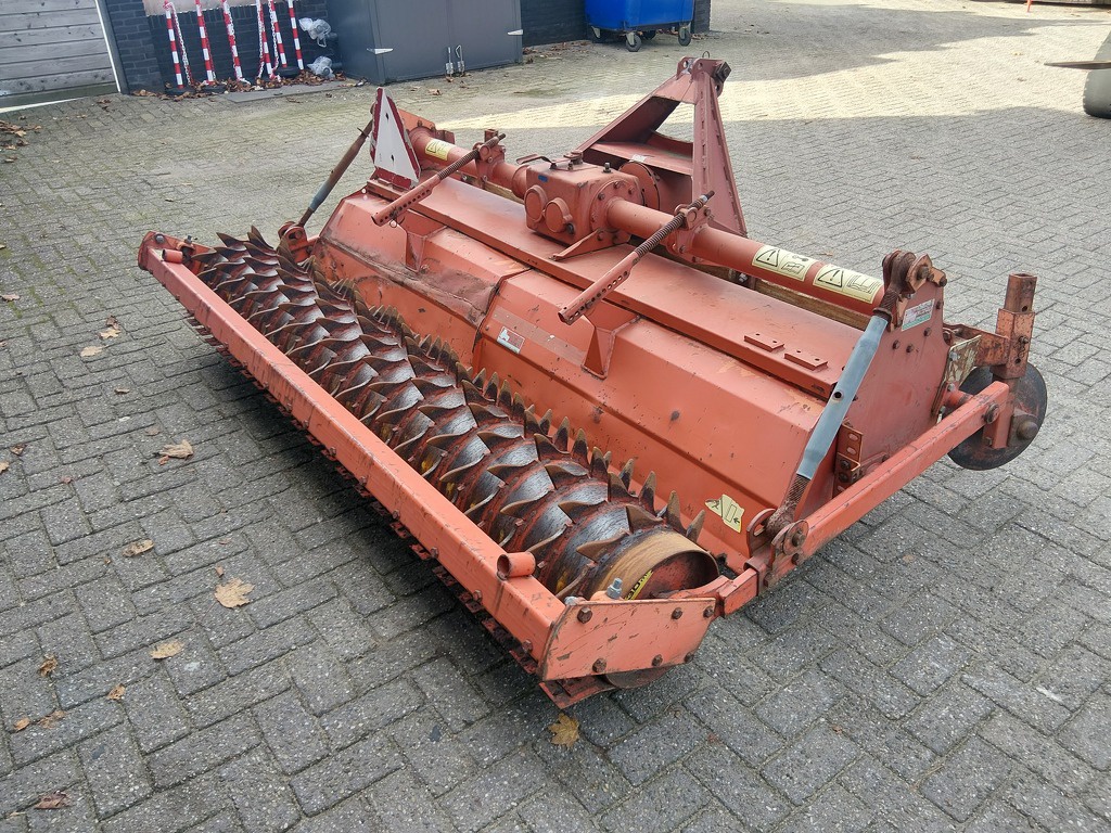 Kuhn Grondfrees 230 cm breed met Pakkerwals