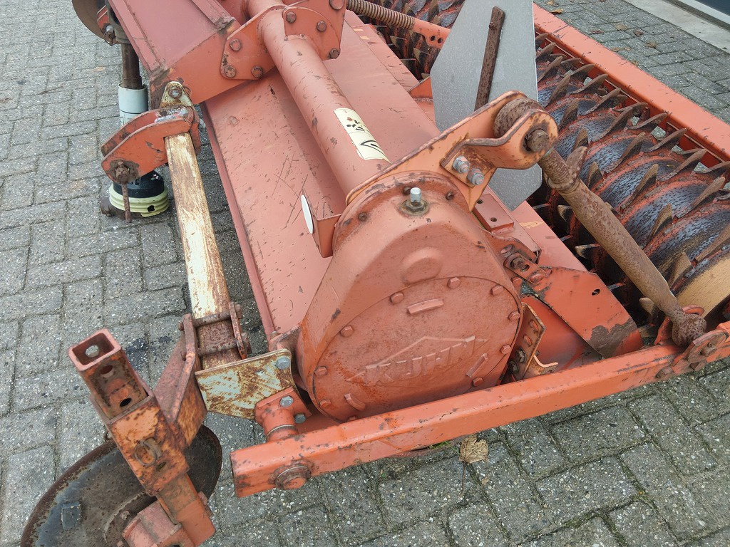 Kuhn Grondfrees 230 cm breed met Pakkerwals