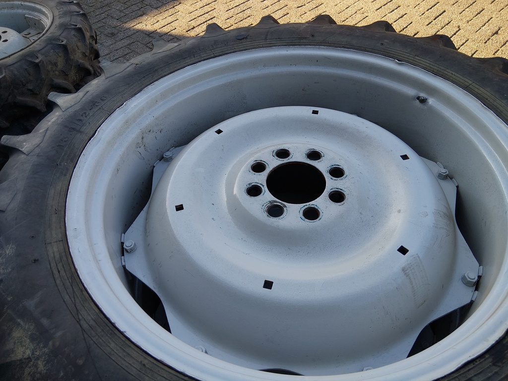 Setje Ford wielen   9.5 R28 en 13.6 R36