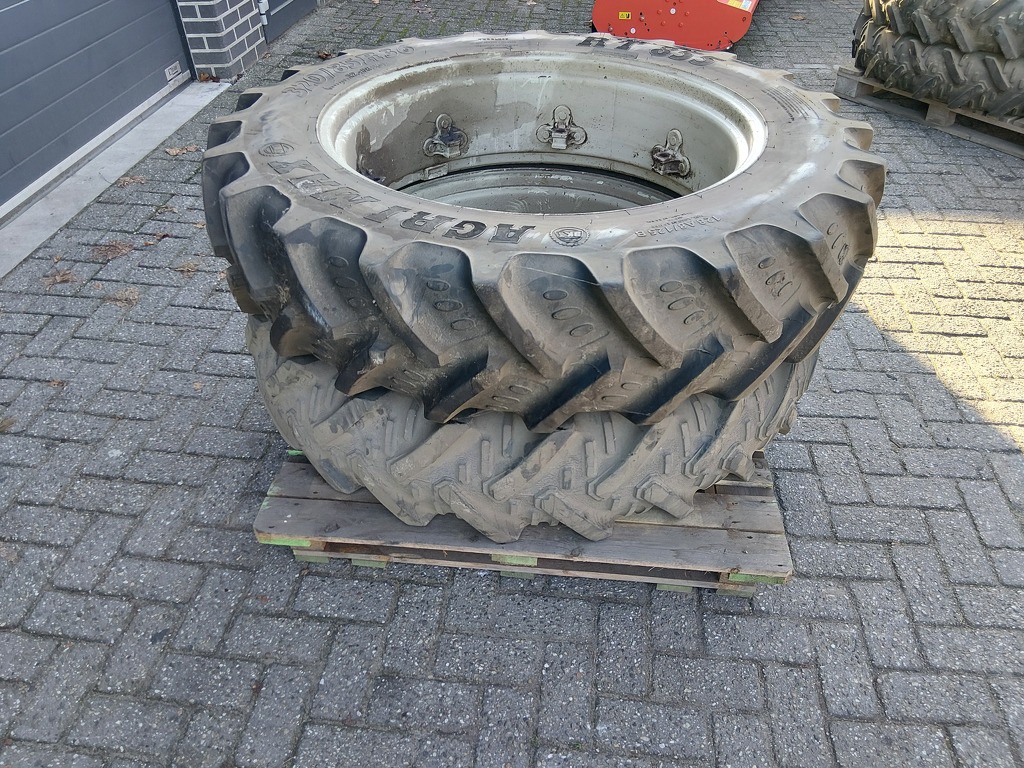 Wielen / banden 320/85 R36 12.4 R36