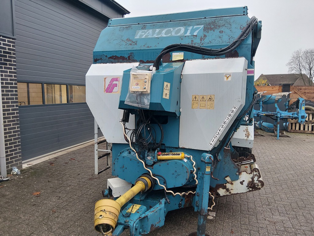 Frasto Falco 17 voermengwagen met laadfrees