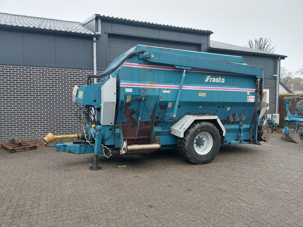 Frasto Falco 17 voermengwagen met laadfrees