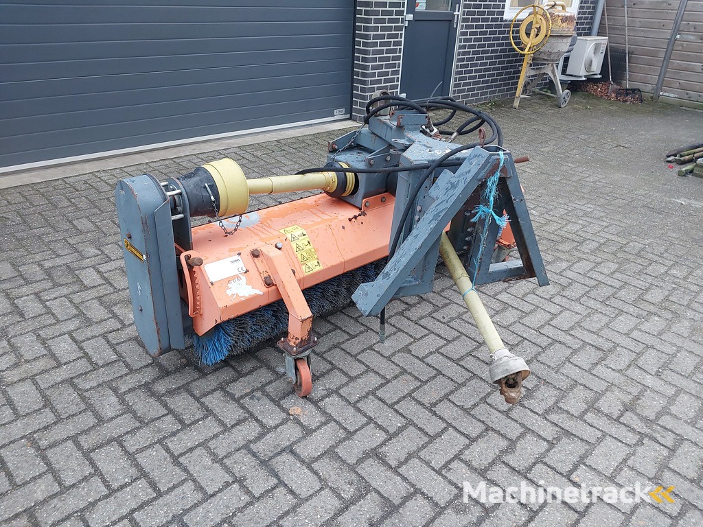 Tuchel  200 MD  Front Veegmachine / Rolbezem