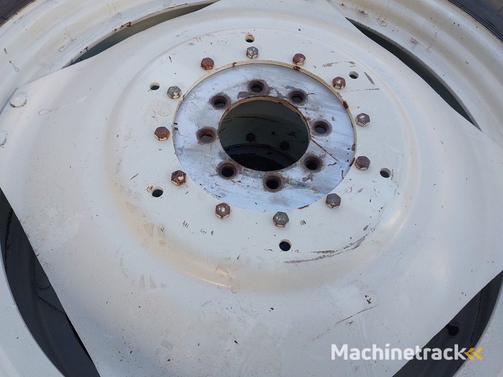 Cultuur wielen 230/95 R32  270/95 R44